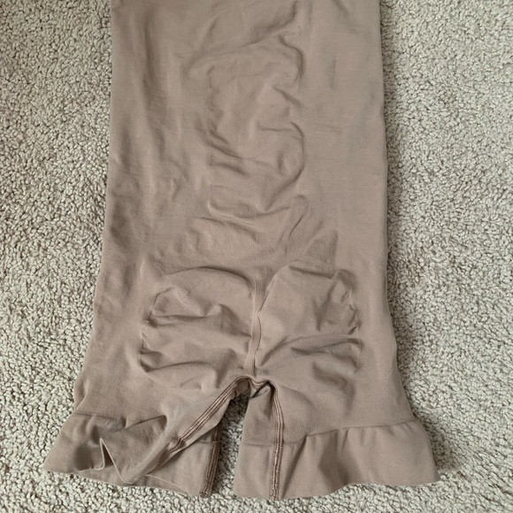SKIMS Sienna Nude Shapewear Bodysuit - Picture 2 of 4